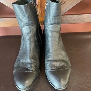 Topshop booties in a size 9.5/40 nice leather zippered side